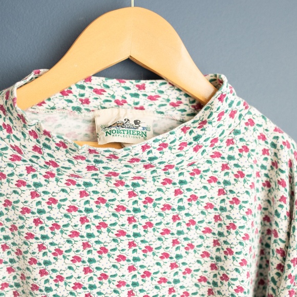 2/$20- VINTAGE Northern Reflections floral top - Picture 2 of 4